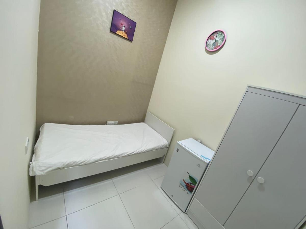 Small Budget Rooms For 'Girls' Only In Dubai, Marina Exterior foto
