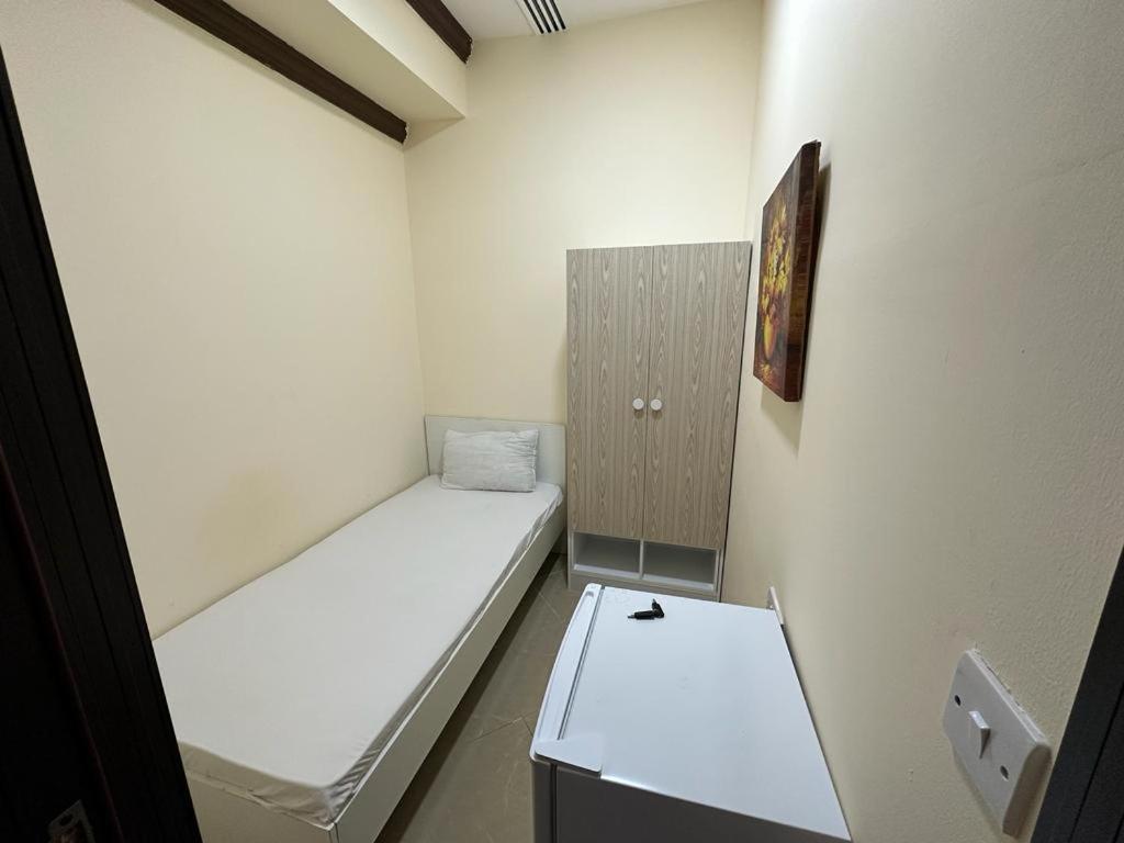 Small Budget Rooms For 'Girls' Only In Dubai, Marina Exterior foto