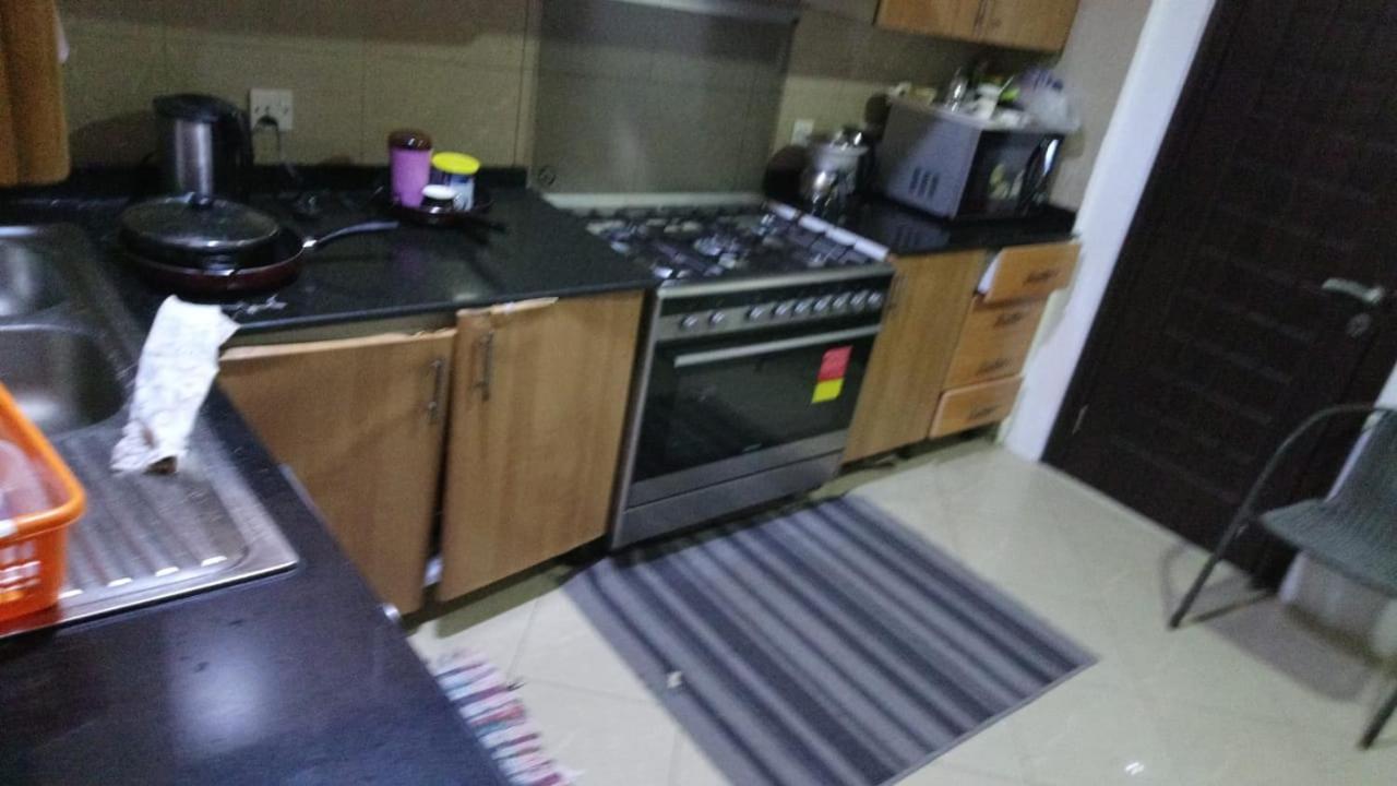 Small Budget Rooms For 'Girls' Only In Dubai, Marina Exterior foto