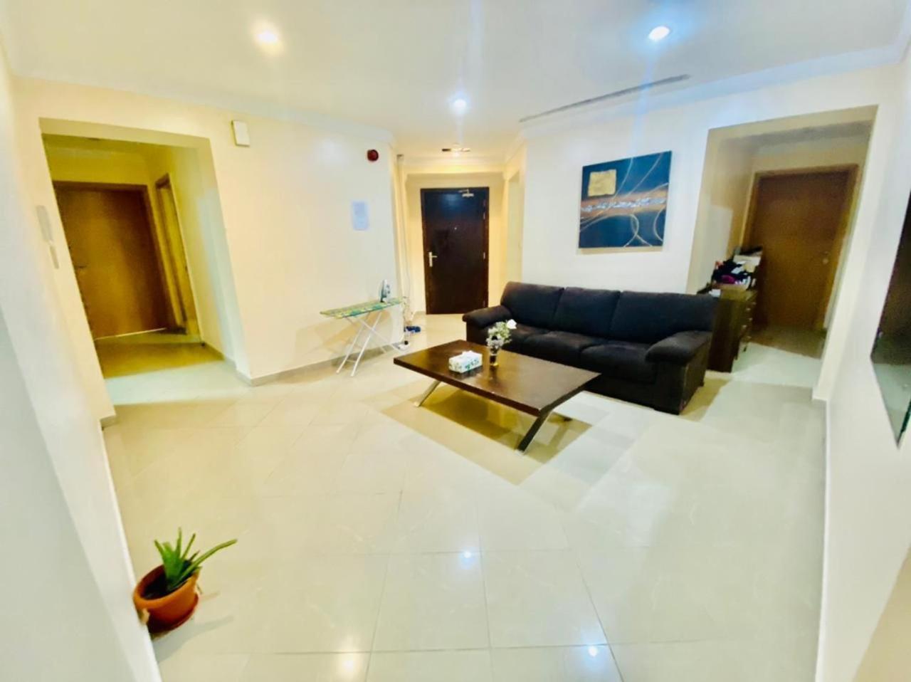 Small Budget Rooms For 'Girls' Only In Dubai, Marina Exterior foto